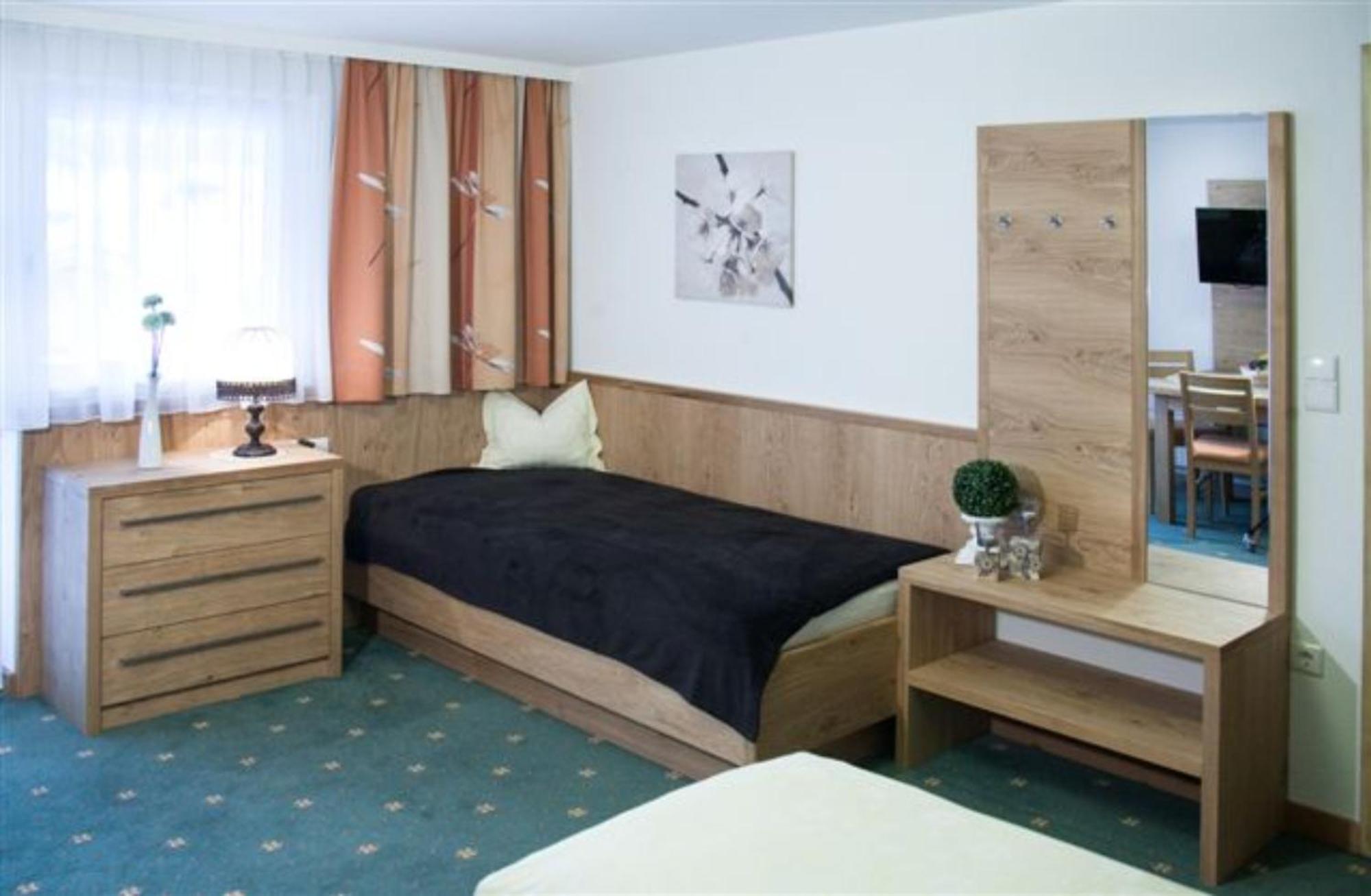 Busslehner Apartments อาเคนเคียร์ค ภายนอก รูปภาพ