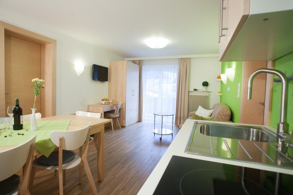 Busslehner Apartments อาเคนเคียร์ค ภายนอก รูปภาพ